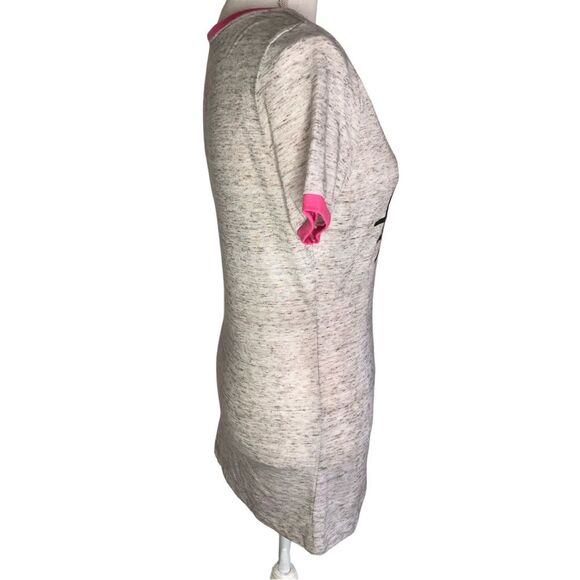 Universal Studios Hello Kitty Short Sleeve Grey T-shirt - Picture 2 of 6